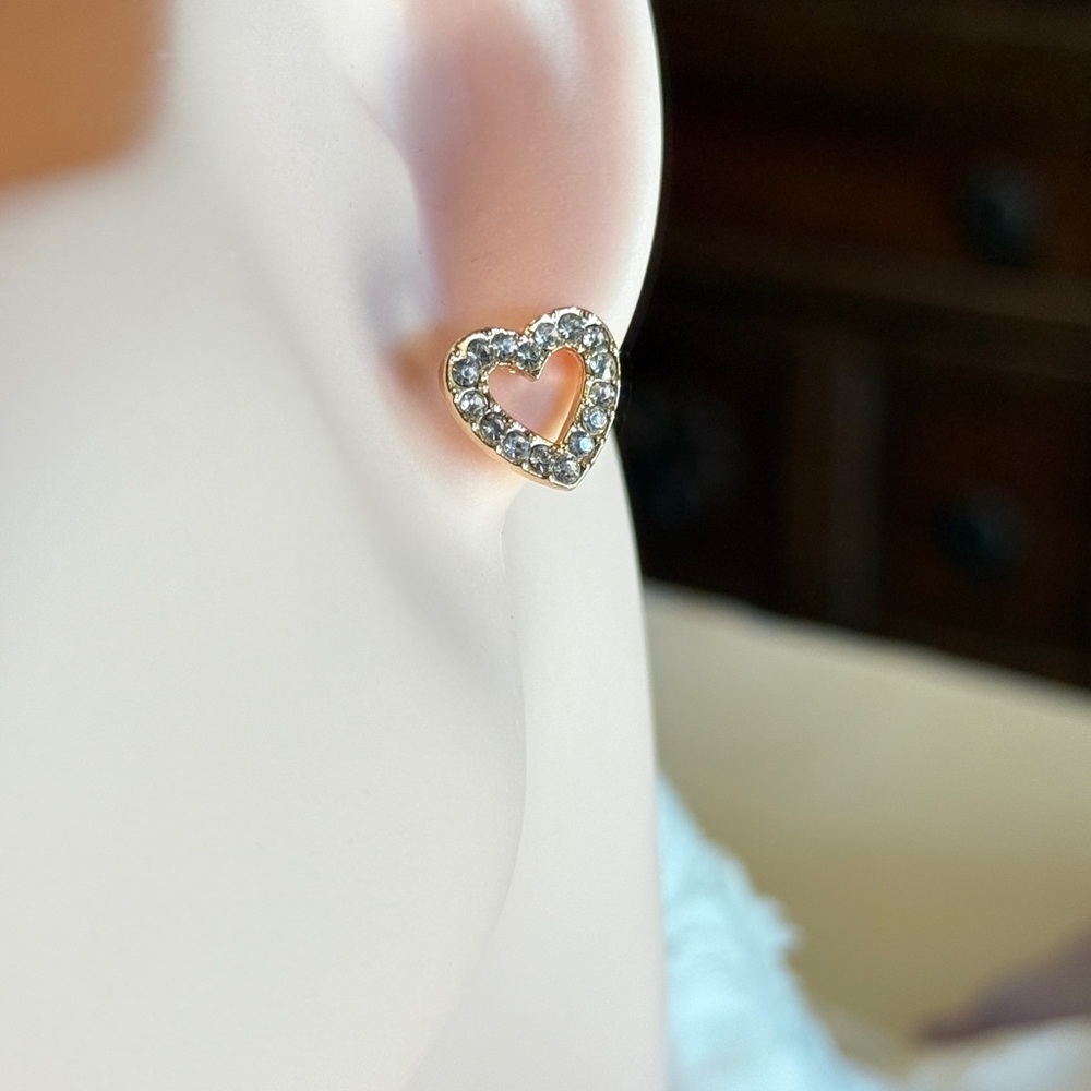 ⚜️ Elegant Cute Gold Tone Heart Earrings with Zirconia